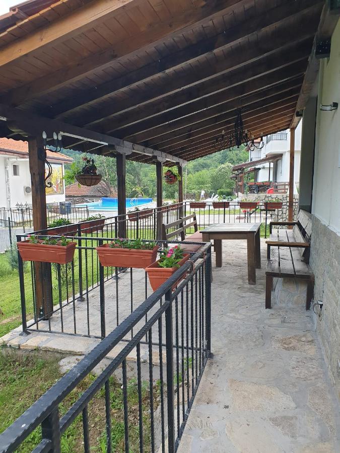 Бадевски Рай-Къща Любов Badevtsi Ngoại thất bức ảnh